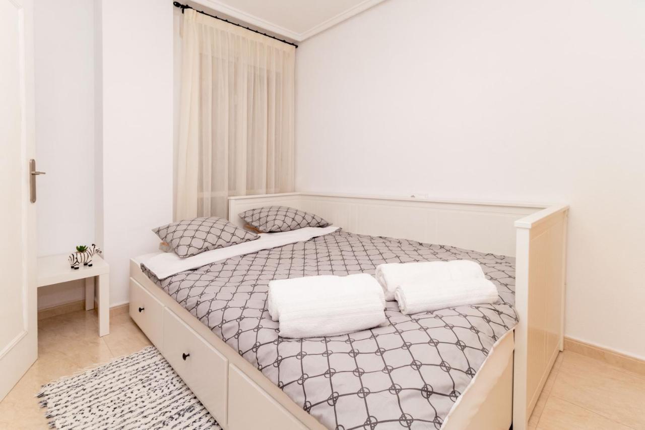 Apartamento Asta Torrevieja Exterior foto